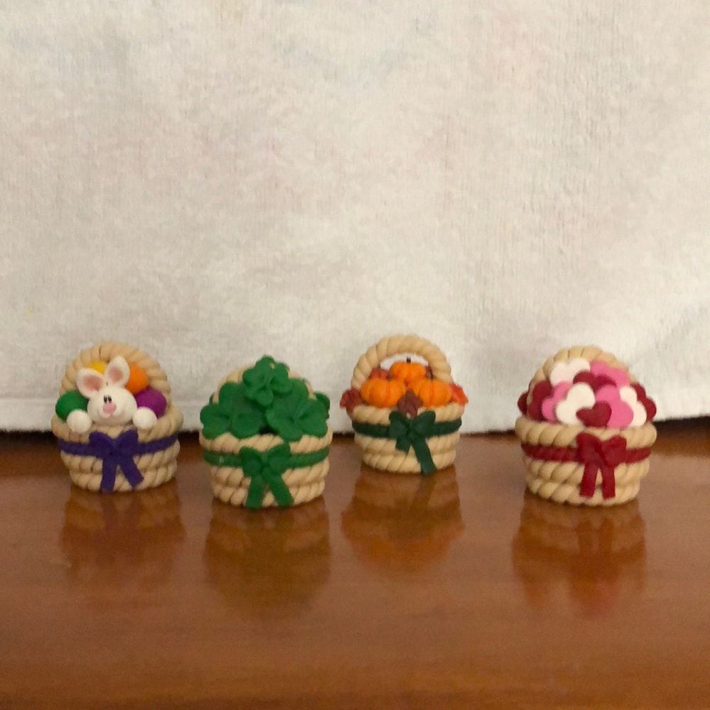 Holiday mini baskets set of 4